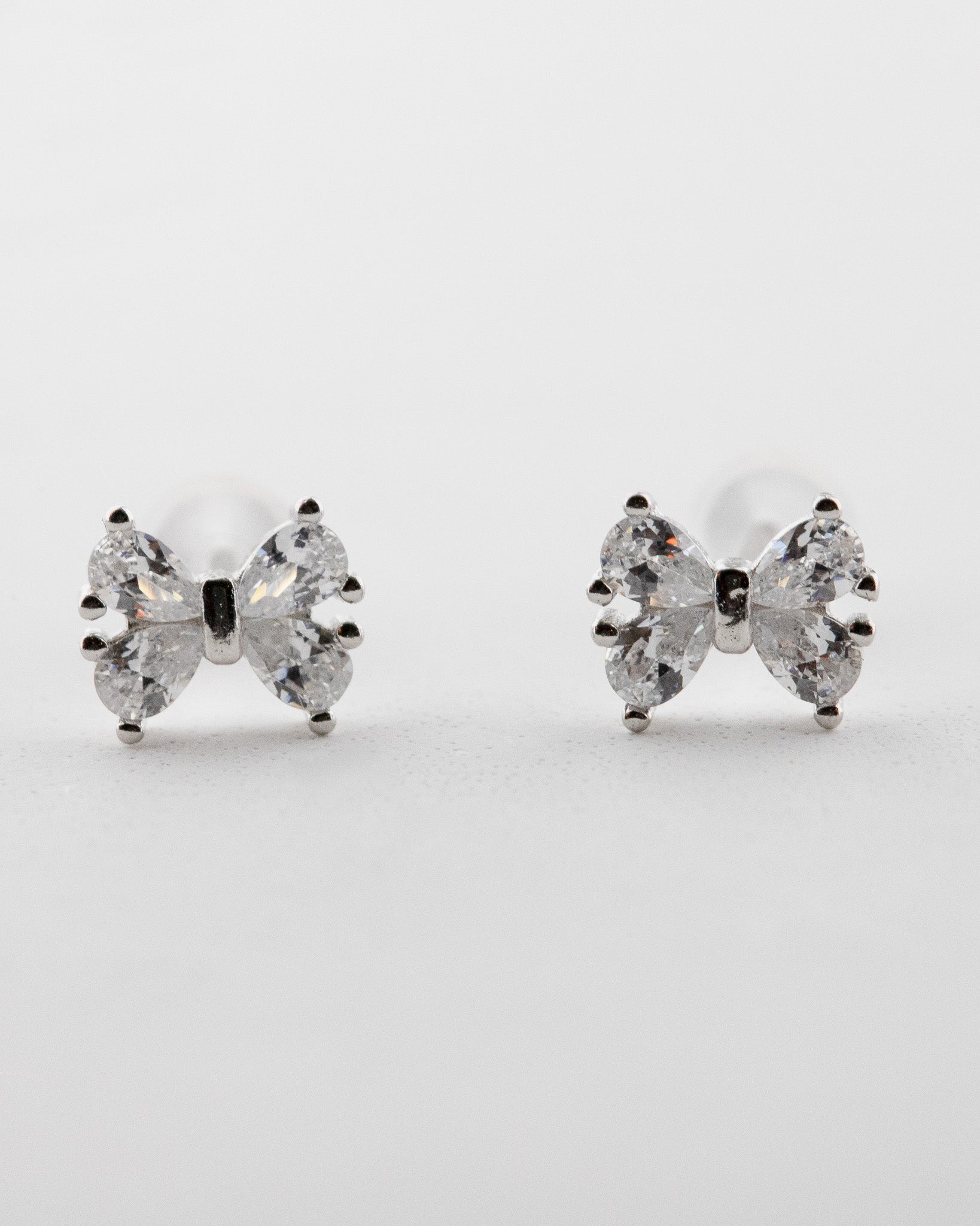 Élégance Nouée Earrings in Silver