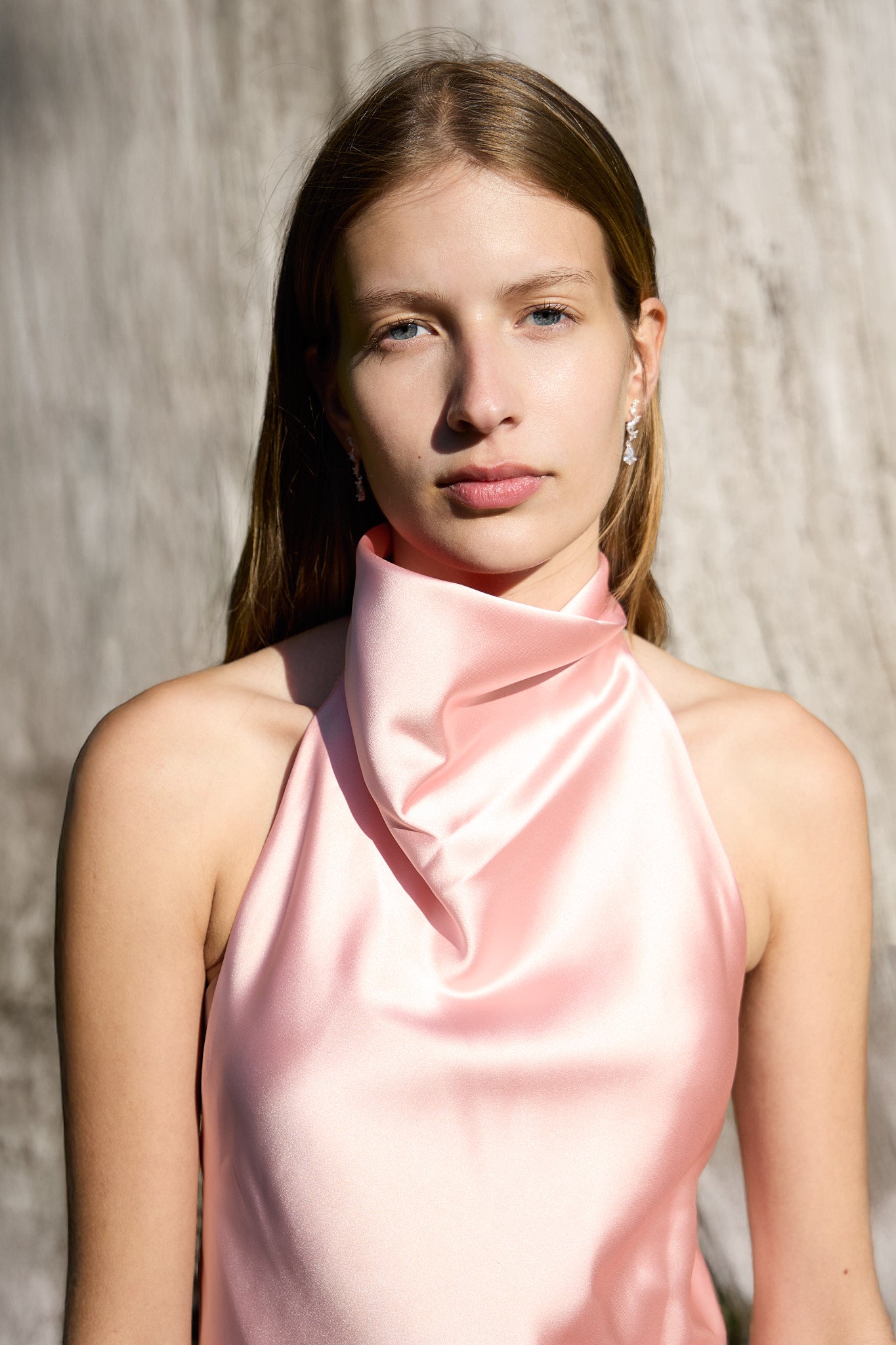 Lueur Suspendue Earrings in Gold
