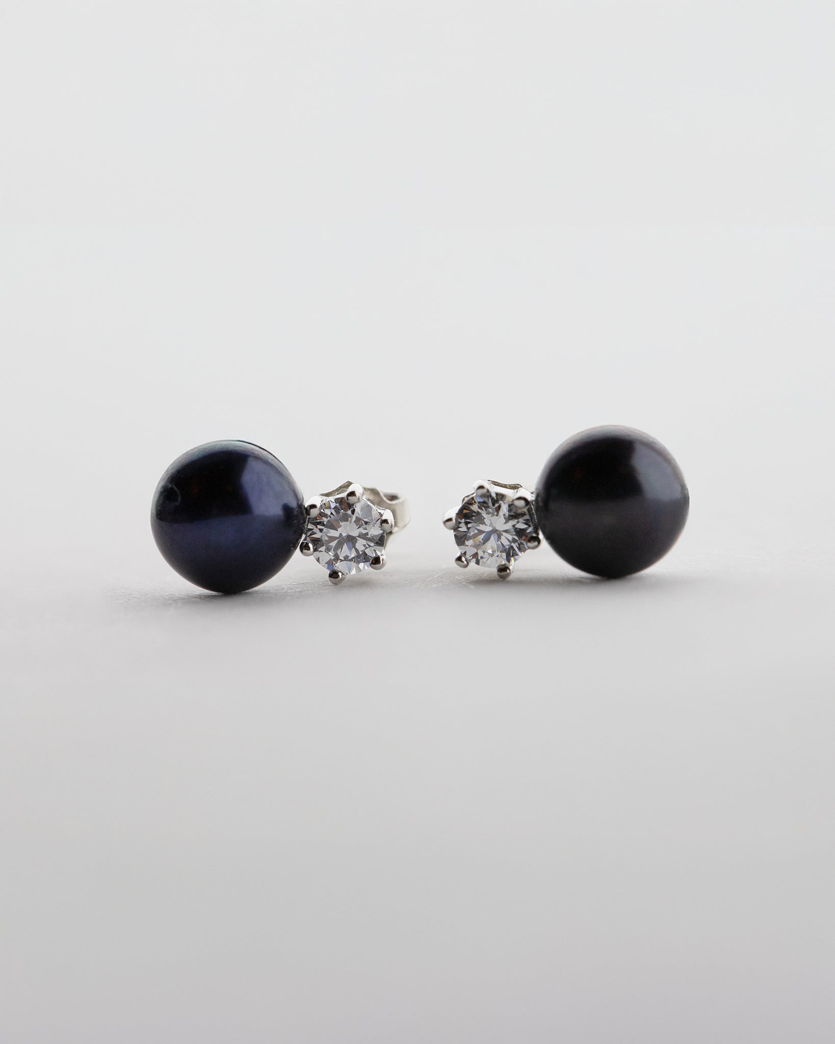 Perles de Minuit Earrings in Black